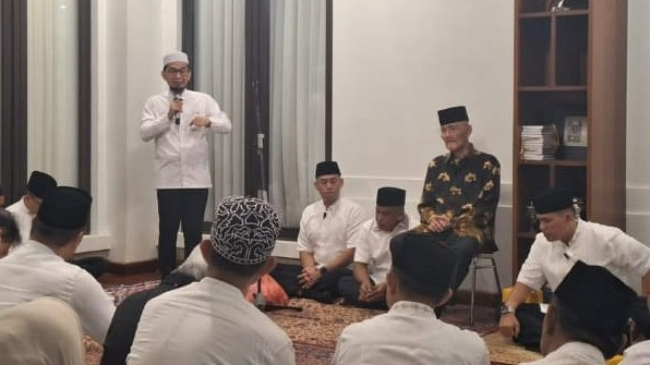 Kenang Pertemuan Terakhir dengan Try Sutrisno, Ustaz Adi Hidayat Ungkap Sisi Lain Mantan Wapres ke-6 RI
            - galeri foto