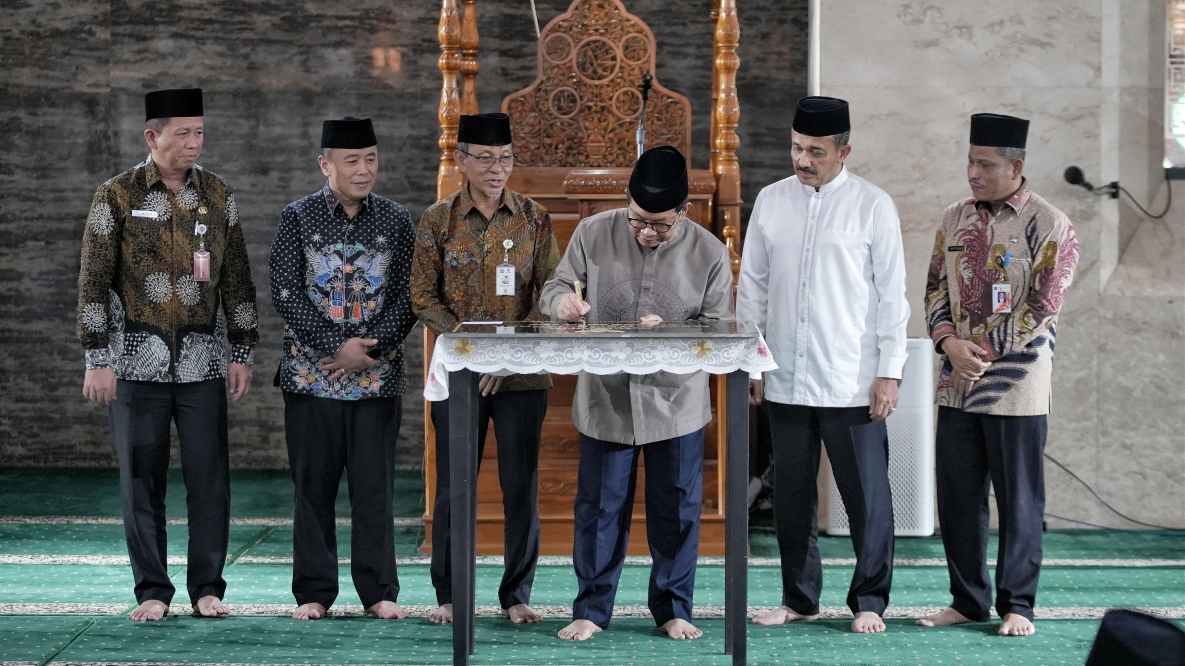 Pramono Resmikan Masjid Darul Jannah di Kompleks Wali Kota Jaksel, Telan Biaya hingga Rp42 Miliar
            - galeri foto