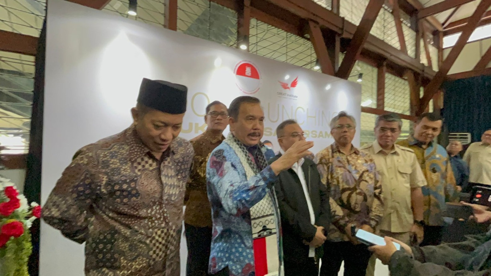 Luncurkan Buku, Syahganda Nainggolan Bedah Arah Demokrasi hingga Tawarkan Kerangka Ide Bernama "Prabowonomics"
            - galeri foto
