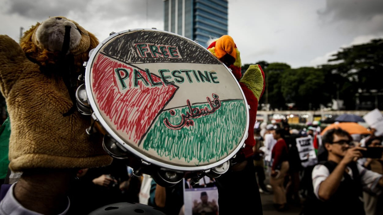 Berita Foto: Demo Free Palestine di DPR, Massa Kecam Serangan AS dan Zionis ke Iran
            - galeri foto