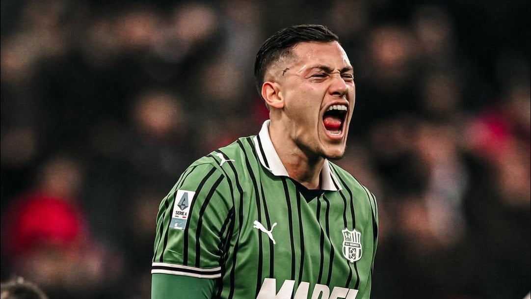 Duh, Jay Idzes Bersinar di Serie A, Tapi Gajinya Ternyata Masih Mirip Bintang Timnas di Liga 1?
            - galeri foto