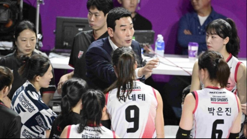 Setahun Berpisah dengan Megawati Hangestri, Ko Hee-jin Kini Berada Diambang Pintu Keluar Red Sparks
            - galeri foto