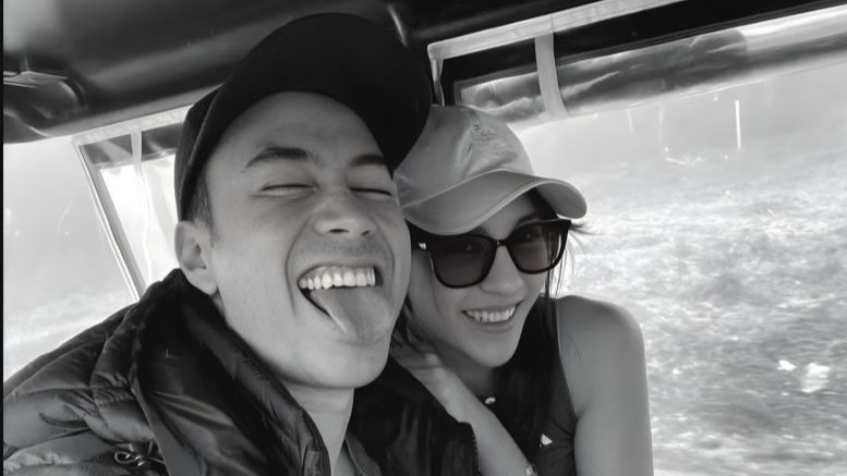 Masya Allah Jenazah Vidi Aldiano Terlihat Tersenyum, sebuah Tanda Husnul Khatimah? Ini Kesaksian Para Artis
            - galeri foto