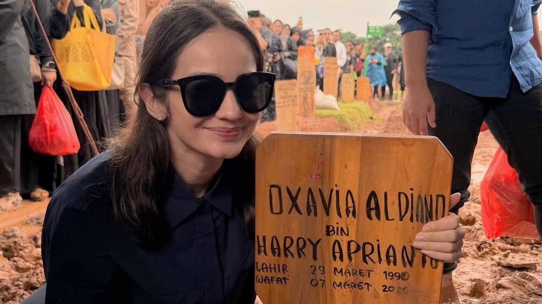 Enzy Storia Ungkap Kondisi Terakhir Vidi Aldiano Sebelum Meninggal Dunia: Dia Gak Bisa Ngerespon
            - galeri foto