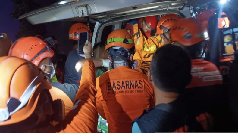 Update Longsor Sampah TPST Bantargebang, Empat Orang Tewas Tertimpa Gunungan Sampah, Ini Nama-nama Korban
            - galeri foto