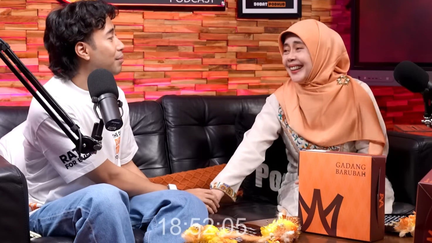 Penuh Haru, Ayah Vidi Aldiano Sebut Doanya Dikabulkan Tuhan Saat Melepas Kepergian Sang Anak
            - galeri foto