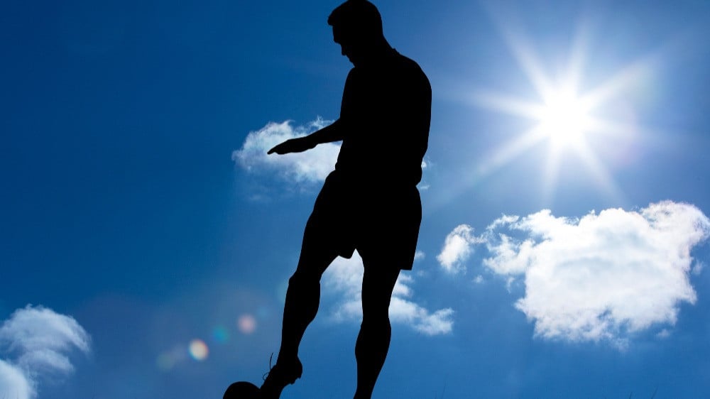 Viral Oklin Fia Blak-blakan Ungkap Pemain Sepak Bola yang Diduga Ajak Check-in di Hotel, Label Timnas Indonesia?
            - galeri foto