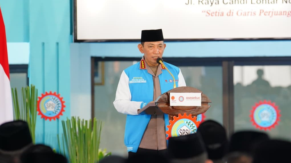Kapolri di Hadapan Buruh: Satukan Tekad dan Barisan untuk Wujudkan Indonesia Emas 2045!
            - galeri foto