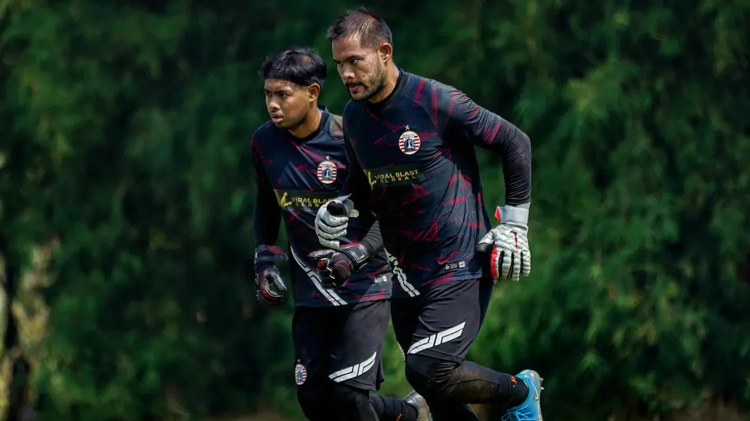 Lama Tak Muncul, Eks Kiper Pelapis Andritany Ardhiyasa Tiba-tiba Beri Kode Keras Rindu Bela Persija Jakarta
            - galeri foto