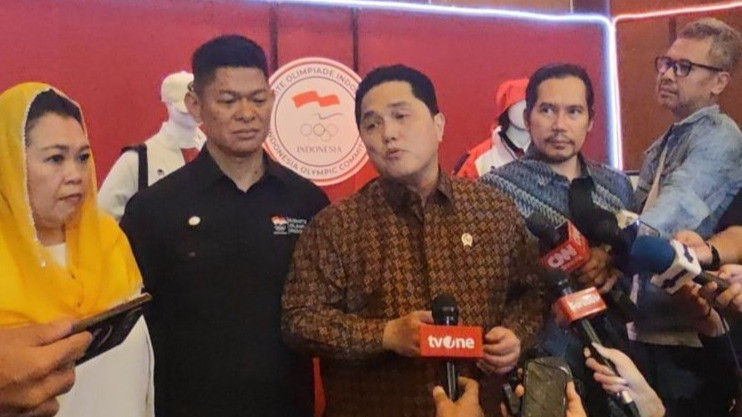 Menteri Pemuda dan Olahraga Erick Thohir memberikan keterangan kepada awak media dalam acara perayaan HUT ke-74 Komite Olimpiade Indonesia (KOI) di Jakarta, Rabu (11/3).
