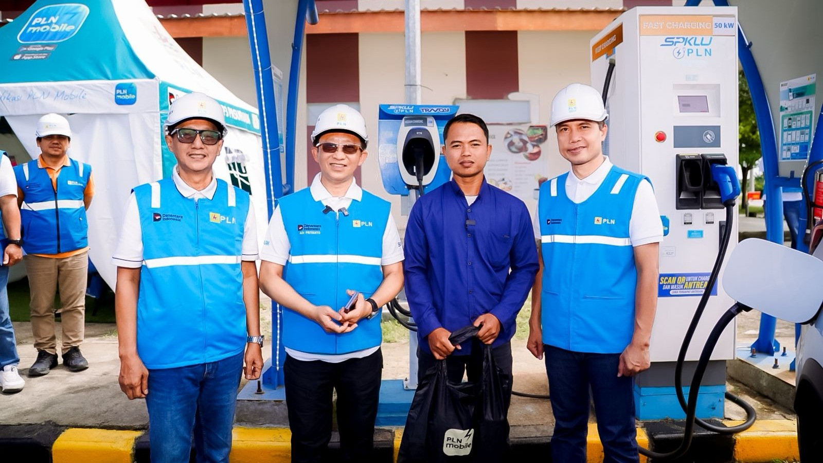 Perkuat Infrastruktur EV, PLN Cek Langsung SPKLU Jalur Surabaya–Bali
            - galeri foto