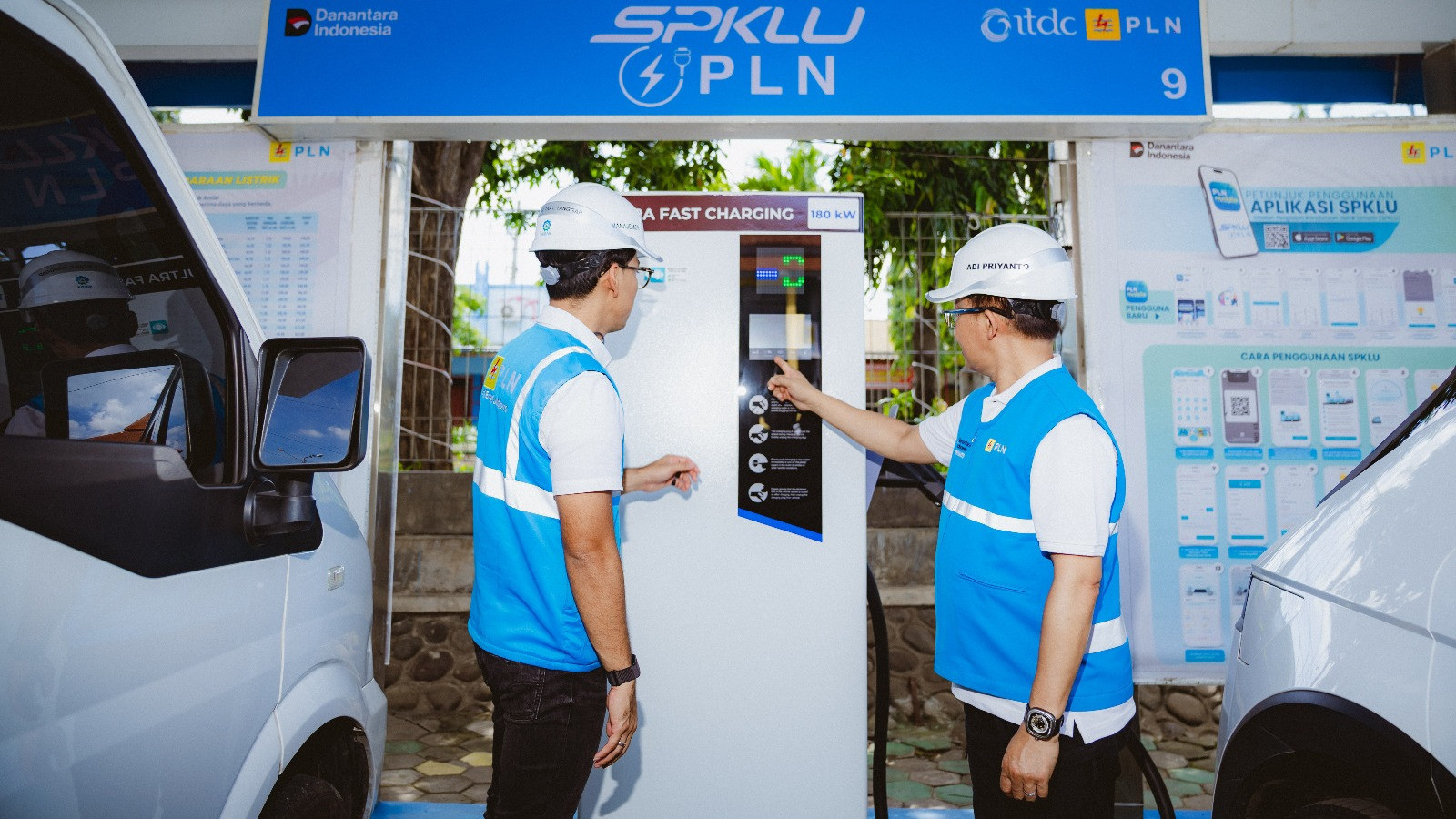 Menjelang Ramadan dan Idul Fitri 2026, PT PLN (Persero) memastikan kesiapan infrastruktur kendaraan listrik di jalur utama Jawa Timur.