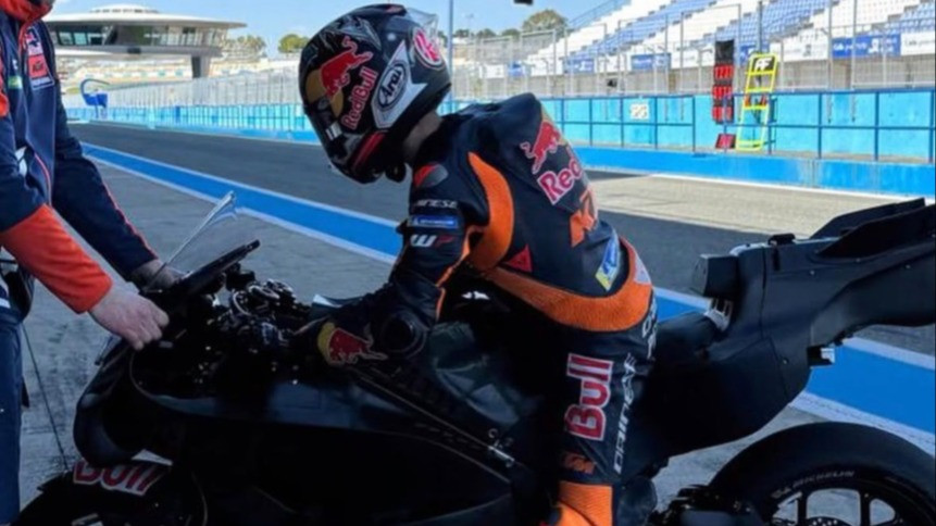Pol Espargaro dan Dani Pedrosa melakukan uji coba motor 850cc KTM di Sirkuit Jerez