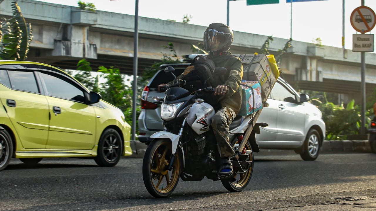 Berita Foto: H-7 Lebaran 2026, Arus Lalin Kalimalang Mulai Dipadati Pemudik Motor