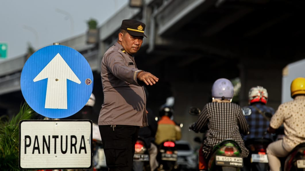 Berita Foto: H-7 Lebaran 2026, Arus Lalin Kalimalang Mulai Dipadati Pemudik Motor