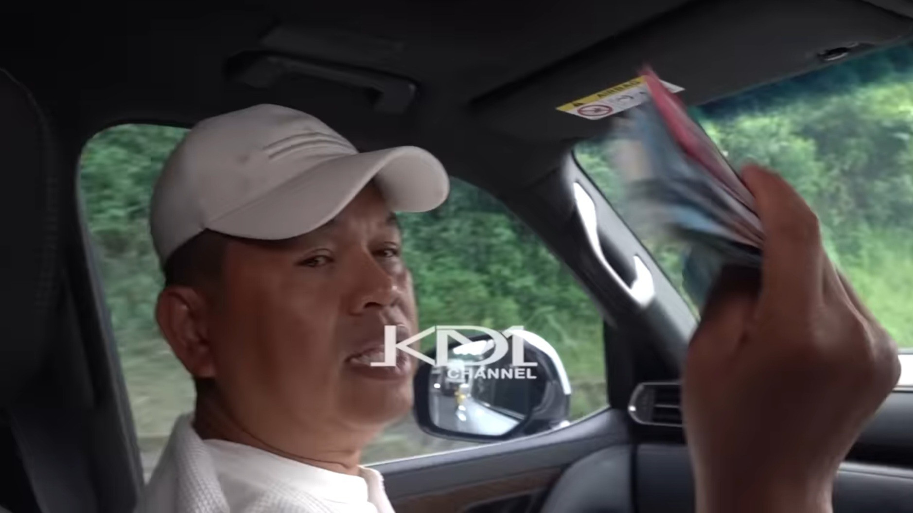 Cerita Ibu Penjual Candil Untung Rp20 Ribu Tapi Sering Diutangin, Tak Sangka Bertemu Kang Dedi Mulyadi Diberi Uang
            - galeri foto