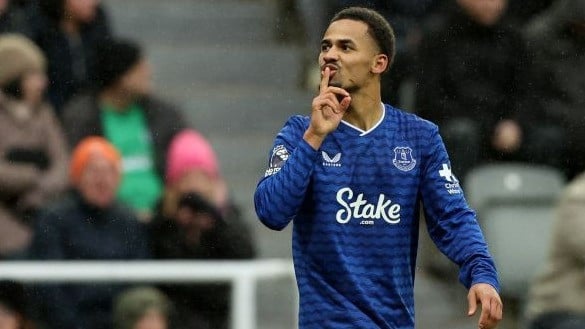 Striker Everton Thiery Barry