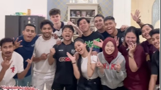 Kejutan ulang tahun Betrand Peto dari Ruben Onsu