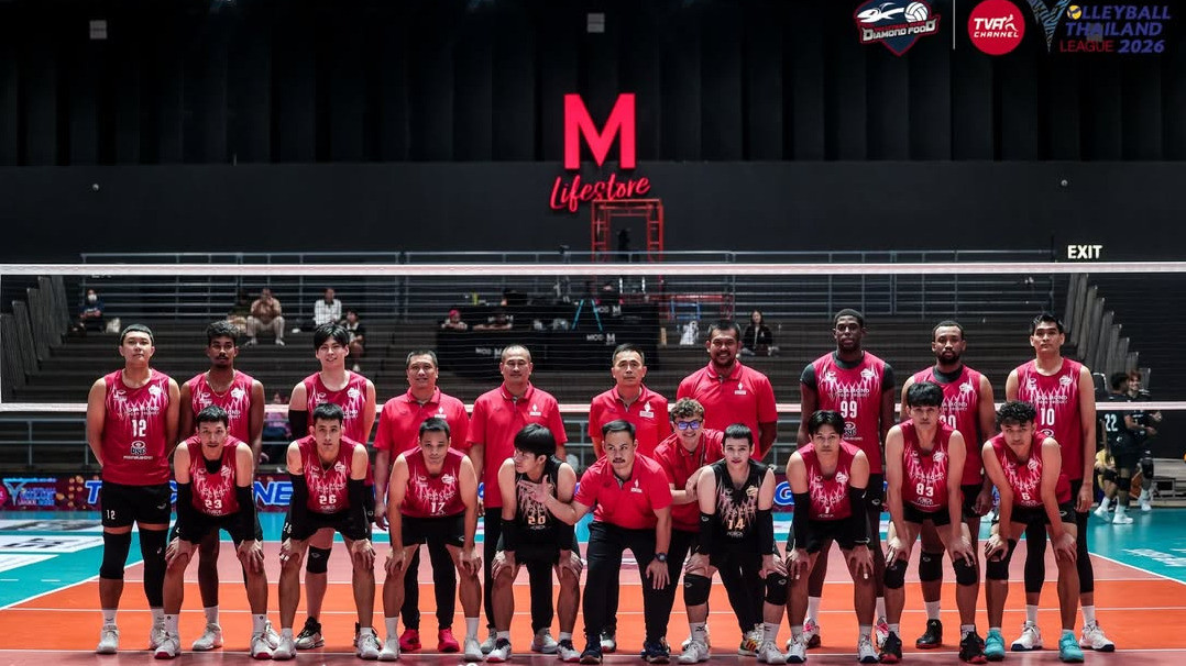 Rivan Nurmulki bersama skuad Diamond Food VC.