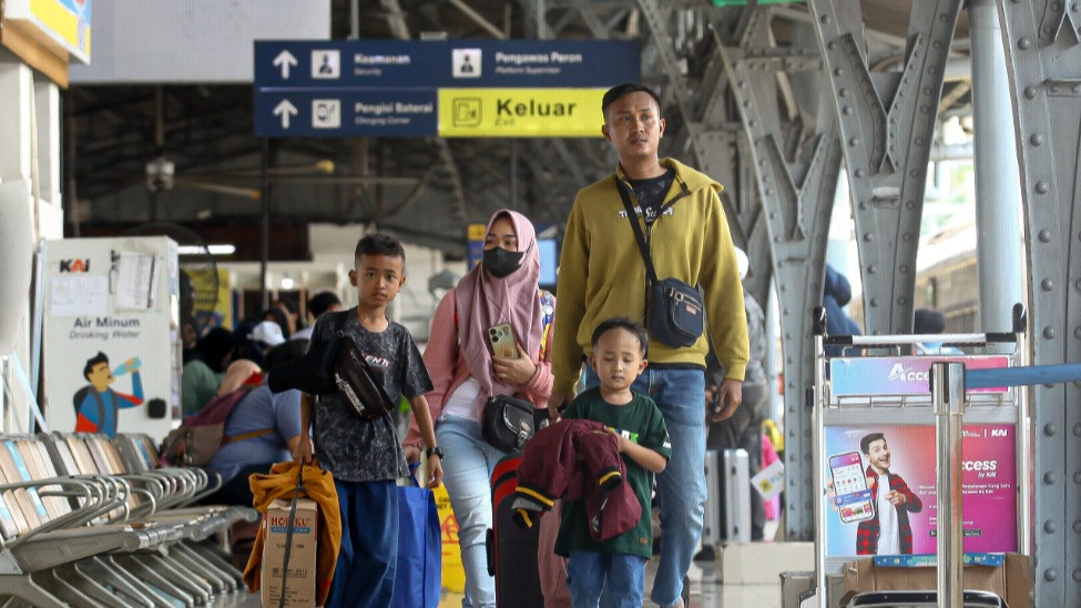 H-4 Idul Fitri 1447 Hijriah, Pemudik padati Stasiun Pasar Senen Jelang Lebaran, diperkirakan puncak arus mudik akan terjadi pada sore ini, Jakarta Pusat, Selasa (17/3/2026)