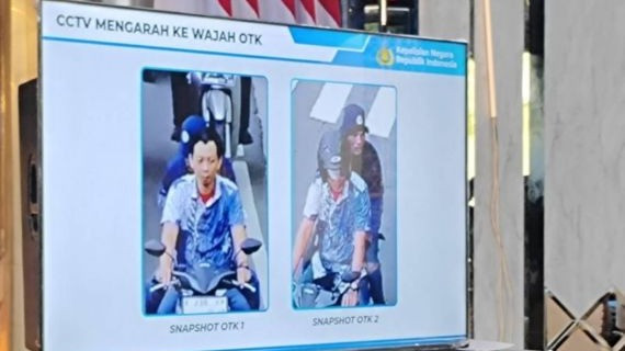 Foto dua terduga pelaku penyiraman air keras terhadap Wakil Koordinator Komisi untuk Orang Hilang dan Korban Tindak Kekerasan (KontraS) Andrie Yunus ditampilkan pada konferensi pers di Jakarta, Rabu (18/3/2026).