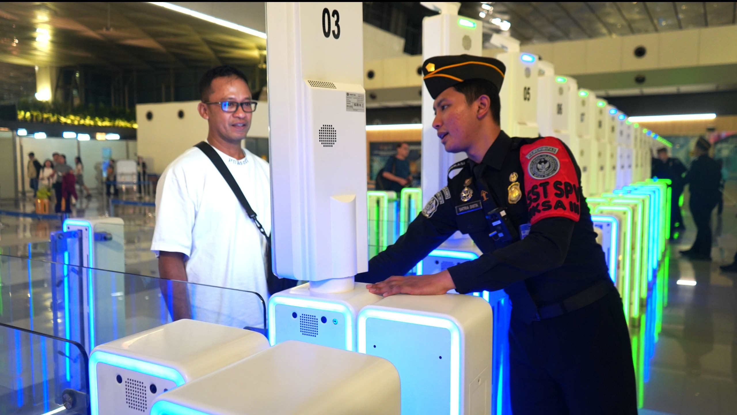 Dok. petugas Imigrasi di bandara.