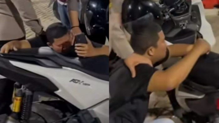 Seorang pemudik asal Lampung terduduk lemas mendengar kabar duka ibunda meninggal