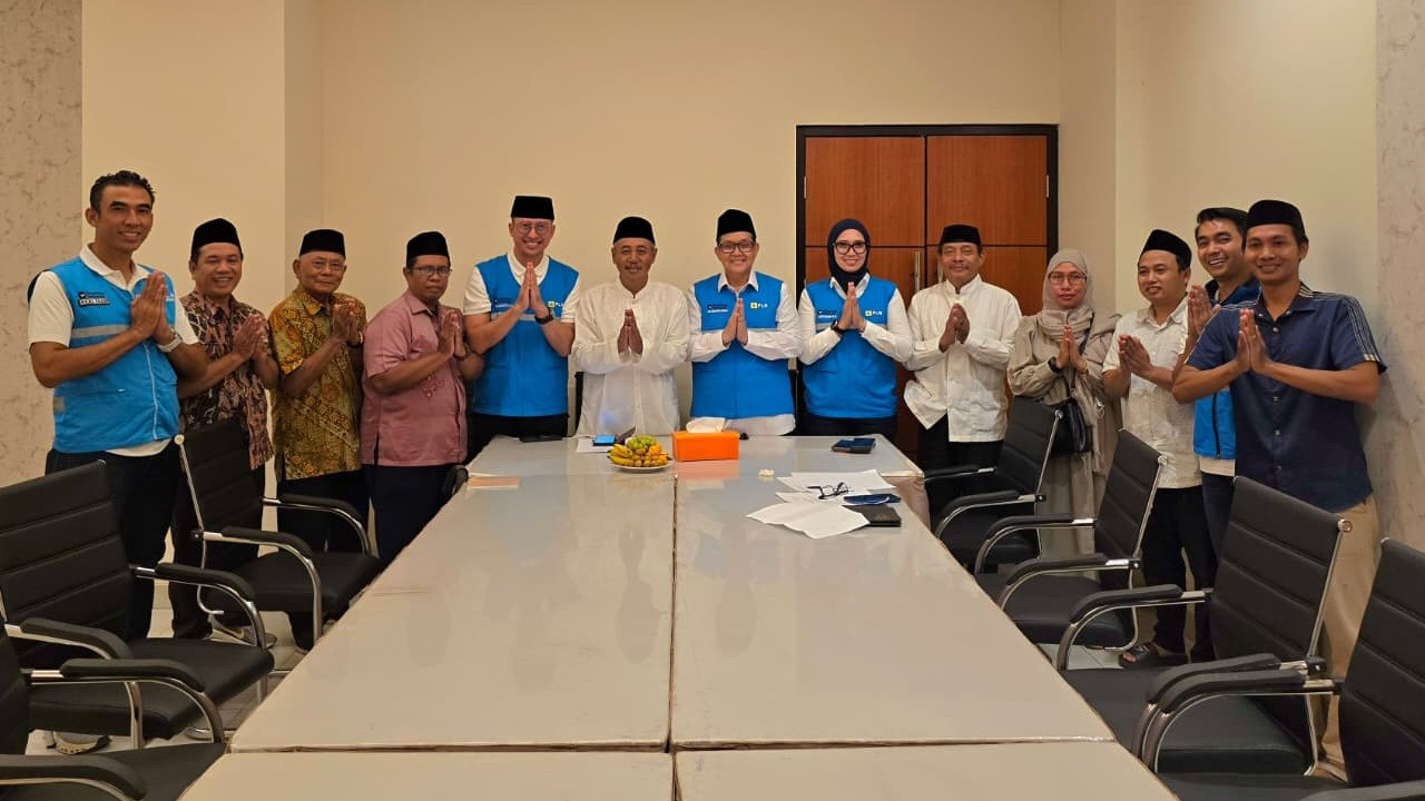 Komisaris Independen PLN Ali Masykur Musa melakukan kunjungan ke Masjid Raya Baiturrahman Jawa Tengah.