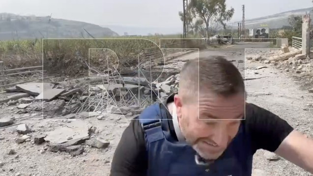 Jurnalis kantor berita Rusia, RT, Steve Sweeney dan Ali Rida Sbelty terluka akibat menjadi sasaran ledakan rudal Israel saat liputan di Lebanon, Kamis, 19 Maret 2026