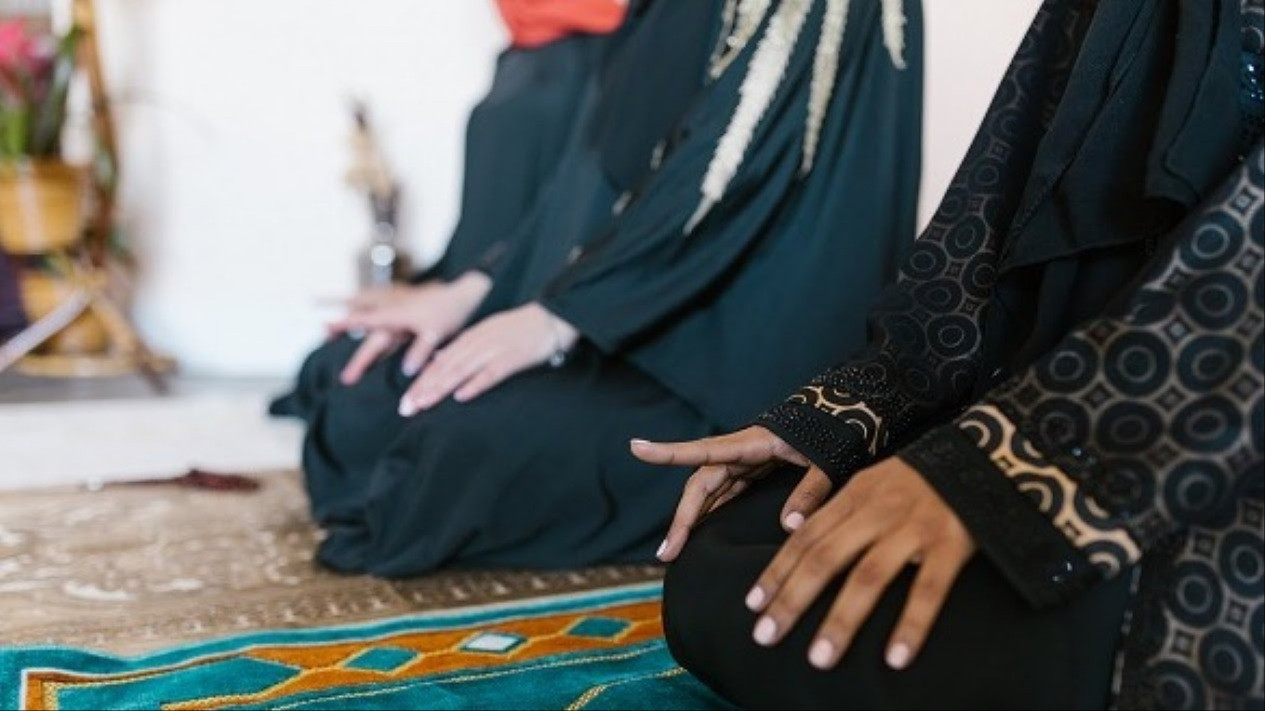 Model Sajadah Begini yang Merusak Pahala Shalat Berjamaah