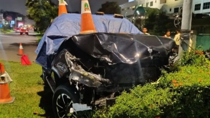 Minibus Tabrak Empat Motor di PIK Jakarta Utara, Senin (23/3/2026)