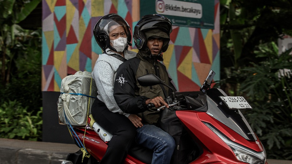 Sejumlah pemudik sepeda motor mulai padati kawasan jalan raya kalimalang, Jakarta Timur, Selasa (24/3/2026)