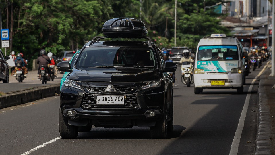 Sejumlah pemudik sepeda motor mulai padati kawasan jalan raya kalimalang, Jakarta Timur, Selasa (24/3/2026)