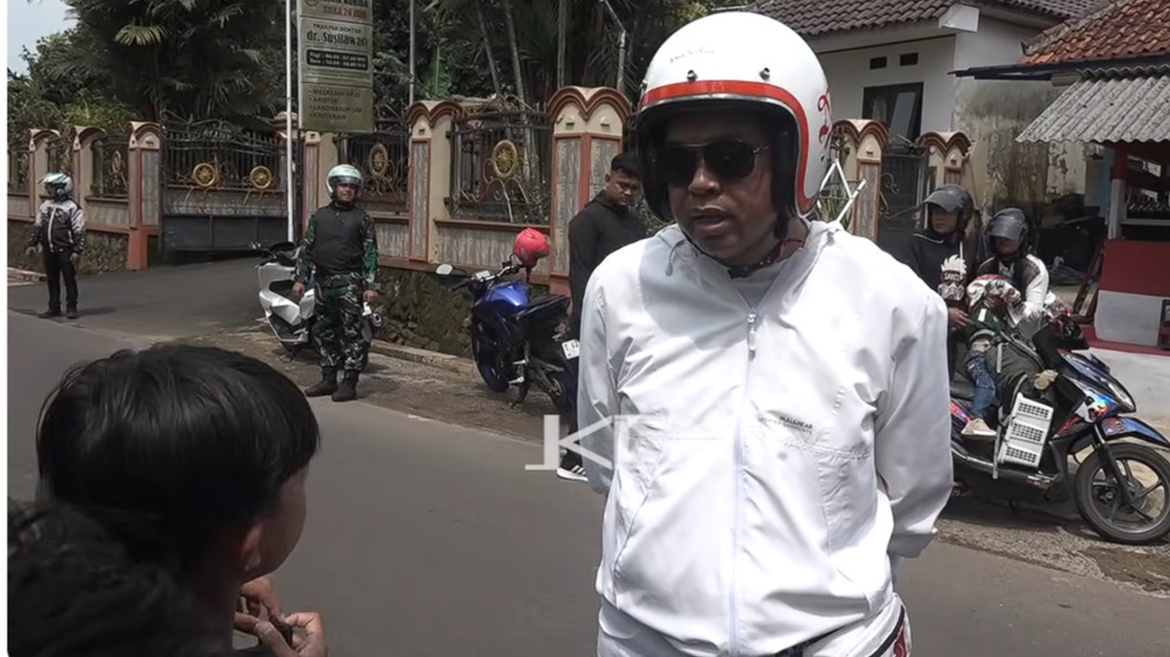 Dedi Mulyadi dan 3 Bocah SD