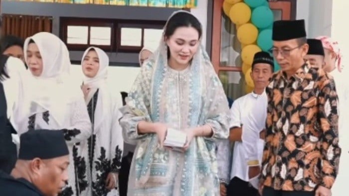 Gubernur Malut, Sherly Tjoanda saat gelar Open House peringatan Hari Raya Idul Fitri di kediaman Wagub Sarbin Sehe
