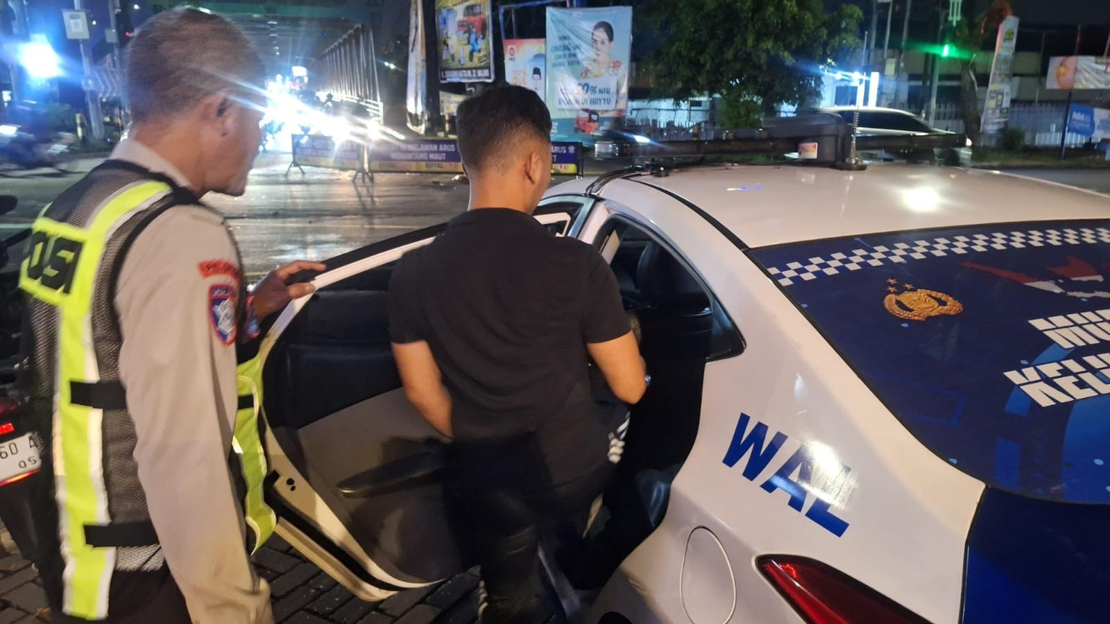 Anggota Pospam dan Pengendara Gagalkan Percobaan Bunuh Diri di Jembatan Soekarno Hatta