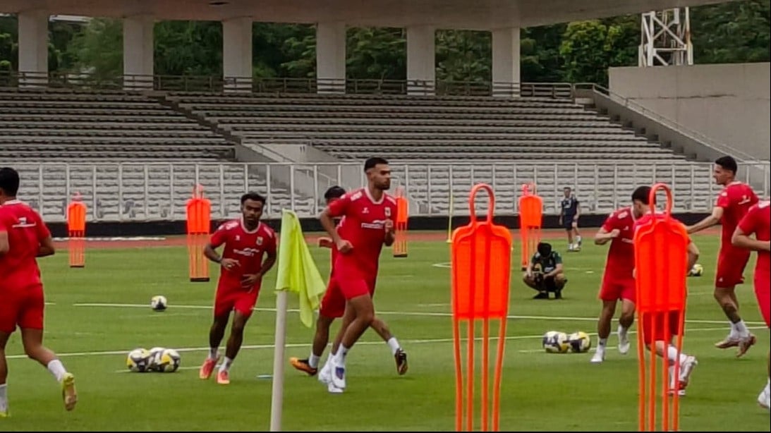 Jens Raven dalam latihan Timnas Indonesia