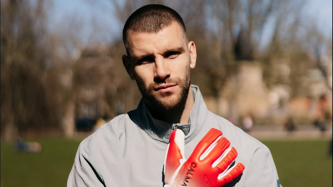 Media Belanda Tak Habis Pikir, Bisa-bisanya Maarten Paes  Selamat  dari Kasus Paspor Ajax Jadi Penyelamat