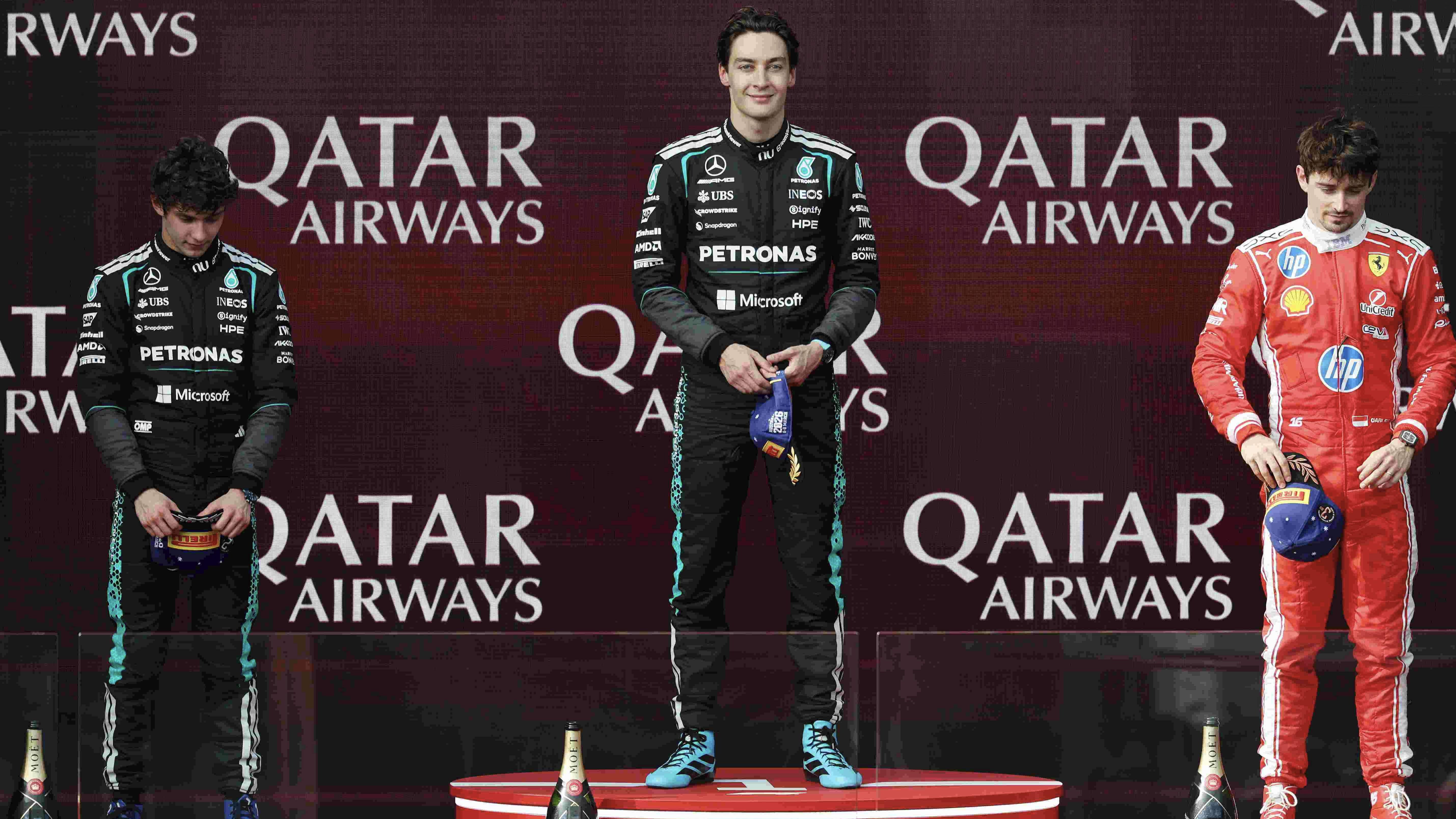 Dua pembalap Mercedes, George Russell dan Kimi Antonelli serta Charles Leclerc (Ferrari) berdiri di podium F1 GP Australia 2026