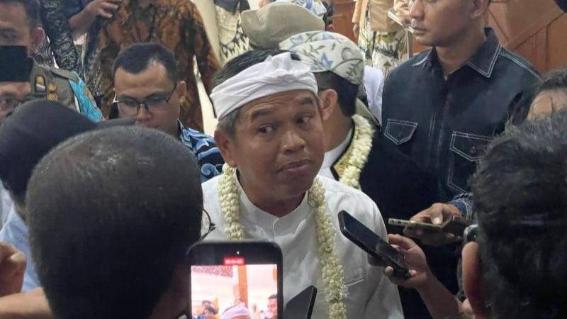 Gubernur Jawa Barat, Dedi Mulyadi saat berada di Cirebon, Jabar