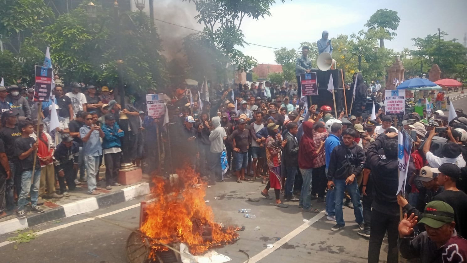 Fasilitas Publik di Indramayu Rusak Usai Aksi Penolakan Proyek Tambak Ricuh