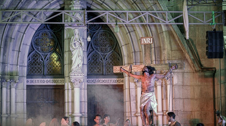 Gereja Katedral Jakarta menggelar ibadah Jumat Agung