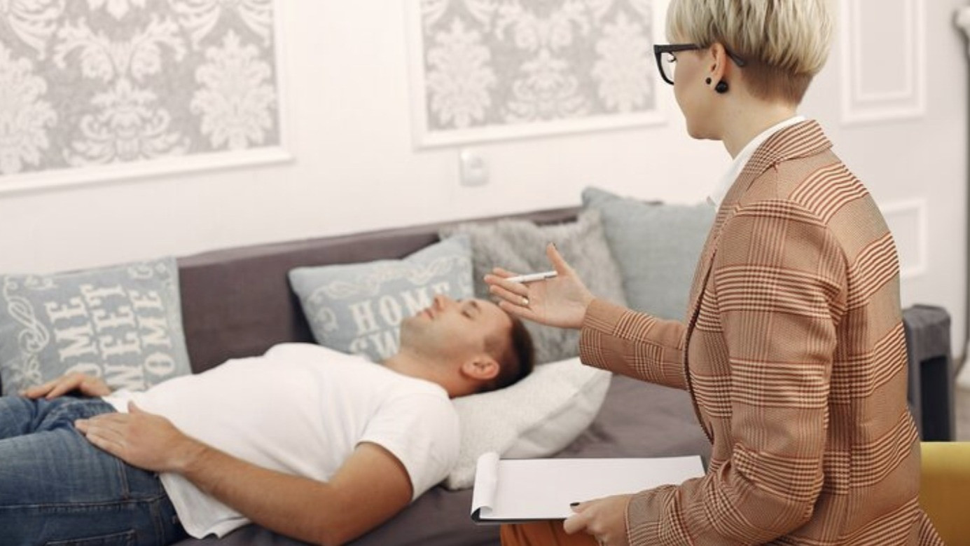 Ilustrasi - Hipnoterapi untuk penyembuhan trauma psikologis