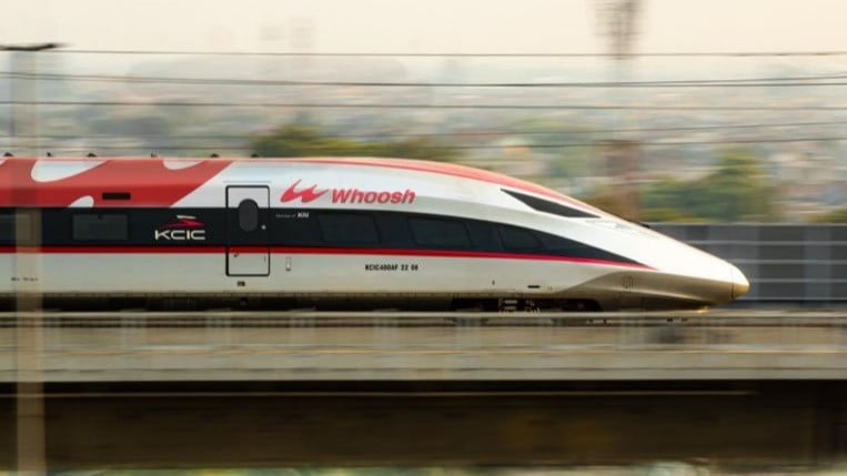PT Kereta Cepat Indonesia China (KCIC) memastikan operasional kereta cepat Whoosh Jakarta-Bandung aman di tengah kondisi cuaca ekstrem.