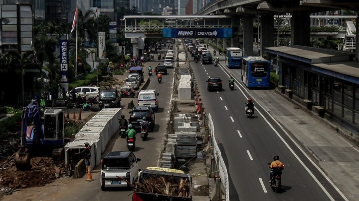 Revitalisasi Trotoar Rasuna Said Dimulai Setelah Pembongkaran Tiang Monorel