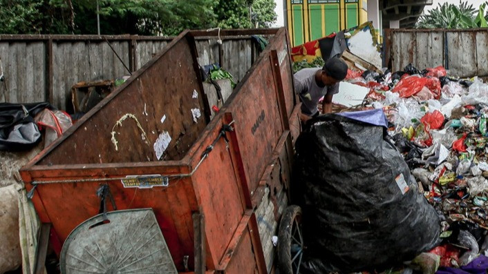 Krisis Kapasitas TPS, Sampah Meluber di Kawasan Pondok Kelapa
