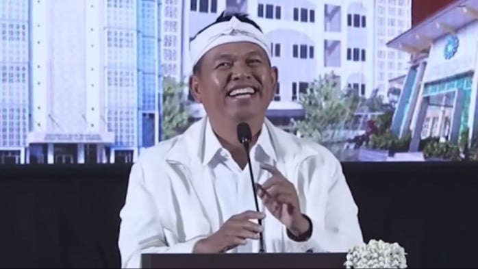 Wakil Gubernur Siap Cium Lutut Dedi Mulyadi Jika Mampu Bangun Kalimantan Barat Pakai APBD Rp6 Triliun
            - galeri foto