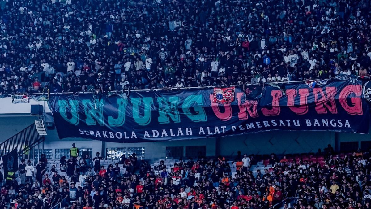 Suporter Persebaya Surabaya, Bonek Mania bertemu Jakmania saat away ke kandang Persija Jakarta di SUGBK