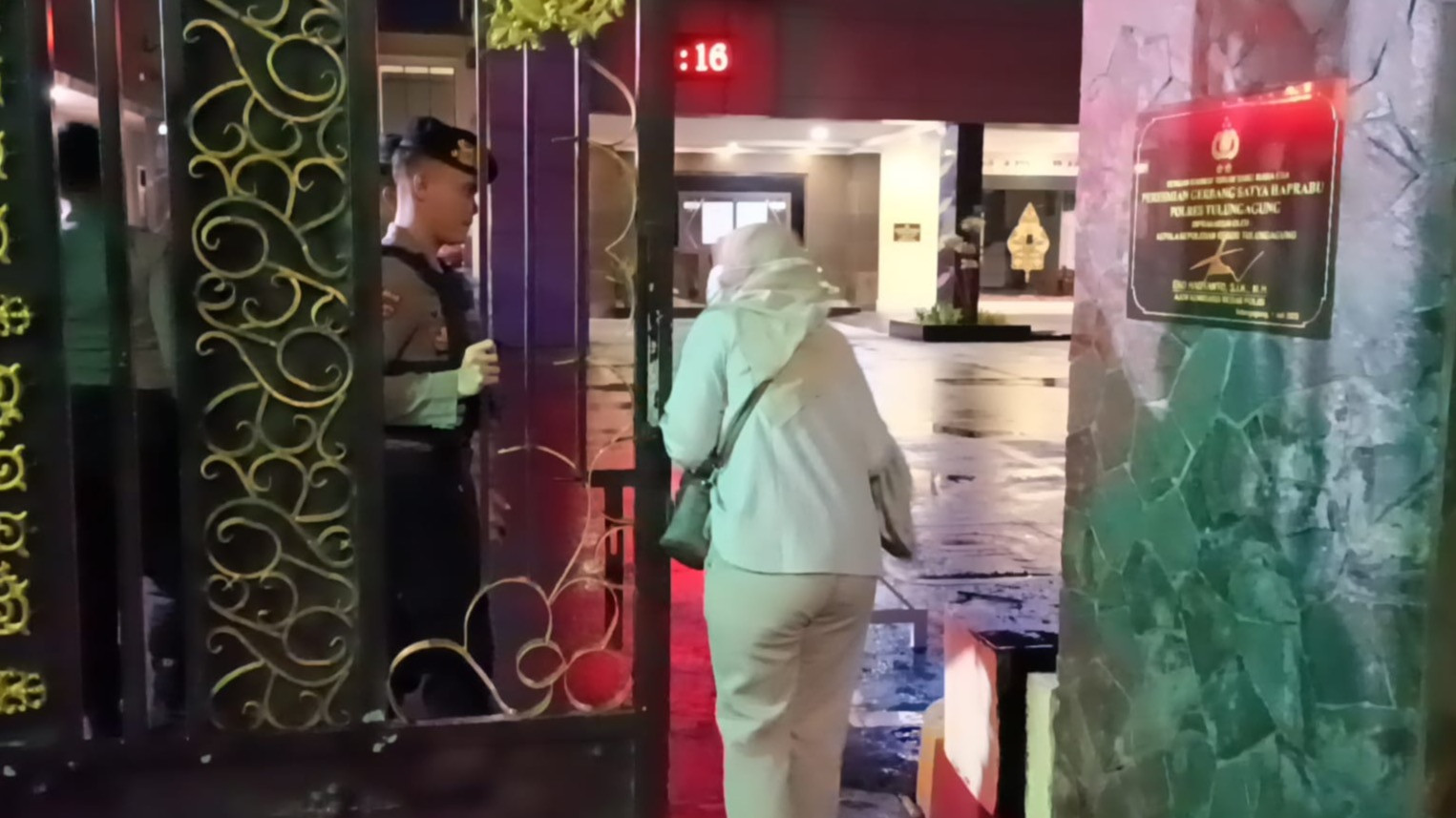 Bupati Tulungagung Gatot Sunu Wibowo dikabarkan terjaring OTT KPK.