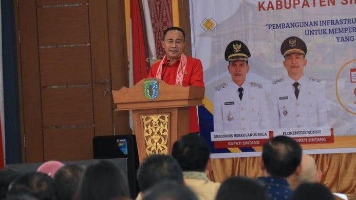 Wakil Gubernur Kalimantan Barat (Kalbar), Krisantus Kurniawan singgung Gubernur Jabar, Dedi Mulyadi saat membuka Musrenbang di Pendopo Bupati Sintang